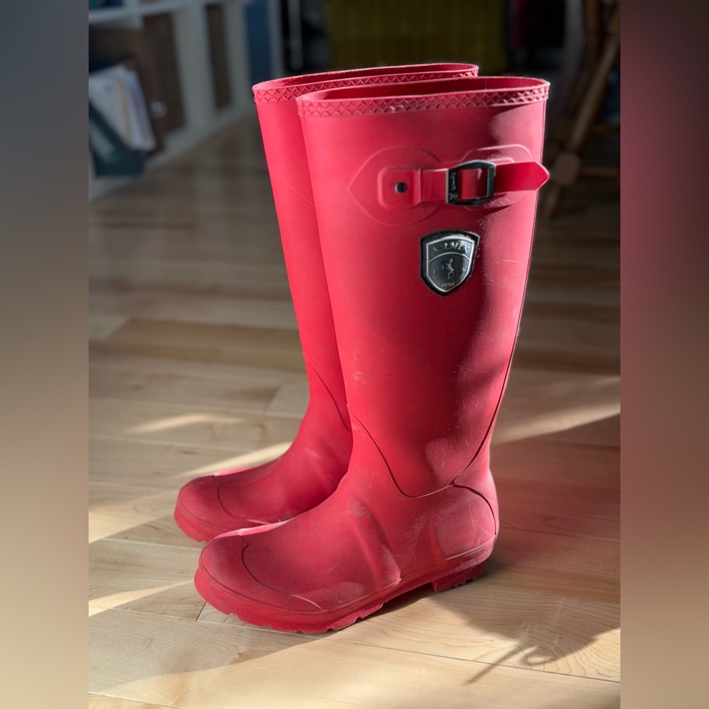 Kamuk red rain boots